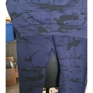 Yoga 2 Pc Set Size Medium NIP Blue Camo